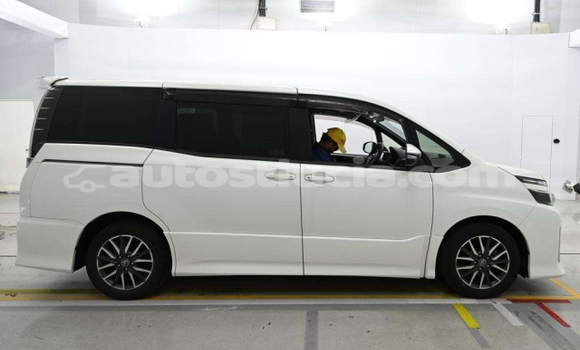 Buy Used Toyota Voxy White Car in Castries in Castries Buy Used Toyota Voxy White Car in Castries in Castries