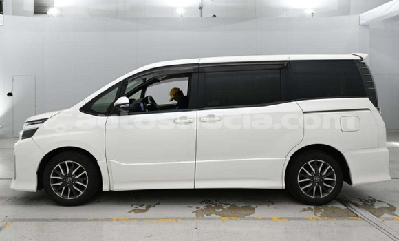 Buy Used Toyota Voxy White Car in Castries in Castries Buy Used Toyota Voxy White Car in Castries in Castries