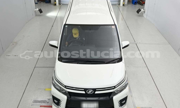 Buy Used Toyota Voxy White Car in Castries in Castries Buy Used Toyota Voxy White Car in Castries in Castries