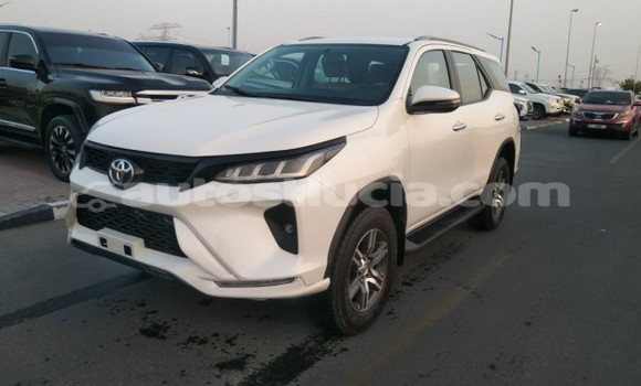 Buy Used Toyota Fortuner White Car in Canaries in Canaries