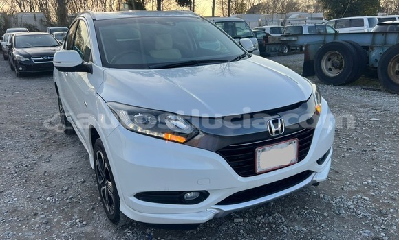 Buy Used Honda Vezel White Car in Castries in Castries