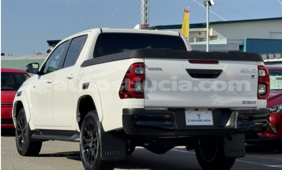 Buy Used Toyota Hiluxe Revo White Car in Castries in Castries Buy Used Toyota Hiluxe Revo White Car in Castries in Castries