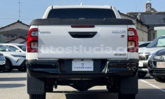 Buy Used Toyota Hiluxe Revo White Car in Castries in Castries Buy Used Toyota Hiluxe Revo White Car in Castries in Castries