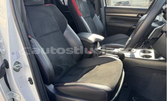 Buy Used Toyota Hiluxe Revo White Car in Castries in Castries Buy Used Toyota Hiluxe Revo White Car in Castries in Castries