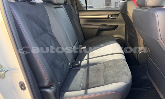 Buy Used Toyota Hiluxe Revo White Car in Castries in Castries Buy Used Toyota Hiluxe Revo White Car in Castries in Castries