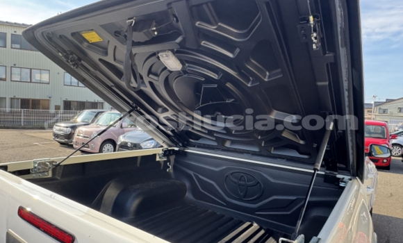 Buy Used Toyota Hiluxe Revo White Car in Castries in Castries Buy Used Toyota Hiluxe Revo White Car in Castries in Castries