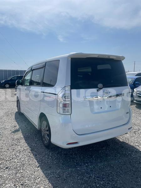 Big with watermark toyota voxy castries castries 4629
