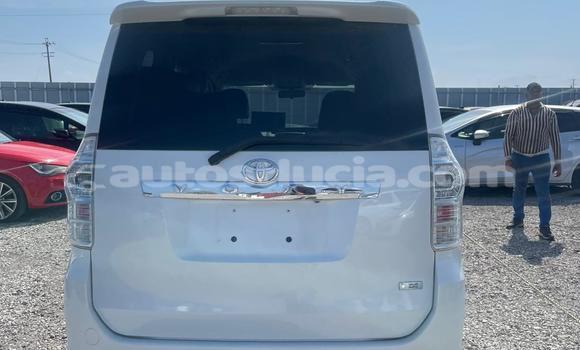 Acheter Occasion Voiture Toyota Voxy Blanc à Castries, Castries Acheter Occasion Voiture Toyota Voxy Blanc à Castries, Castries