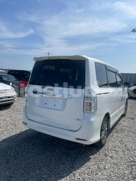 Big with watermark toyota voxy castries castries 4629