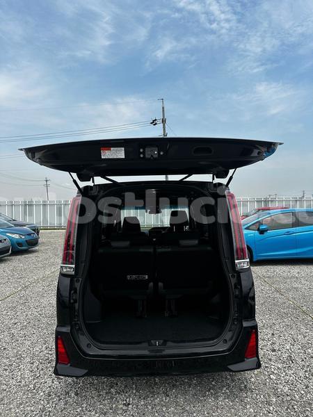 Big with watermark toyota noah anse la raye import dubai 4633
