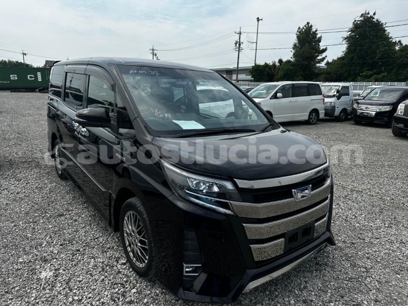 Big with watermark toyota noah laborie laborie 4633
