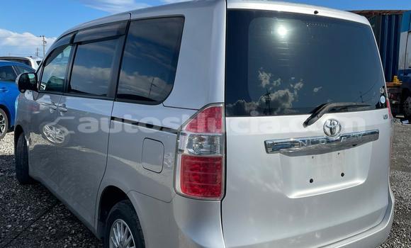 Acheter Occasion Voiture Toyota Noah Gris à Castries, Castries Acheter Occasion Voiture Toyota Noah Gris à Castries, Castries