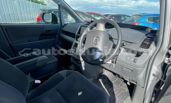 Acheter Occasion Voiture Toyota Noah Gris à Castries, Castries Acheter Occasion Voiture Toyota Noah Gris à Castries, Castries