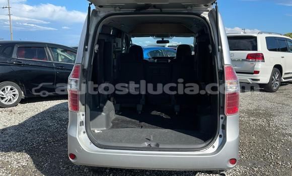 Acheter Occasion Voiture Toyota Noah Gris à Castries, Castries Acheter Occasion Voiture Toyota Noah Gris à Castries, Castries