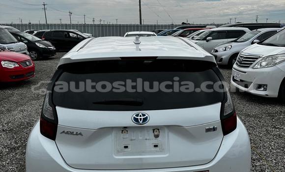 Acheter Occasion Voiture Toyota Aqua Blanc à Laborie, Laborie Acheter Occasion Voiture Toyota Aqua Blanc à Laborie, Laborie