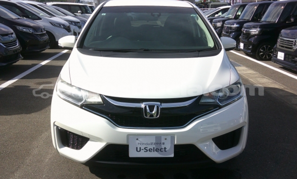 Buy Used Honda FIT White Car in Choiseul in Choiseul