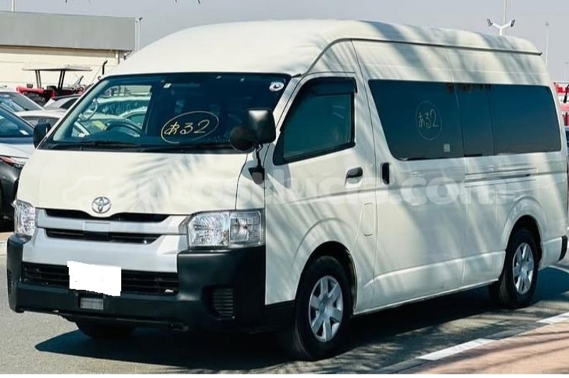 Big with watermark toyota hiace canaries canaries 4647