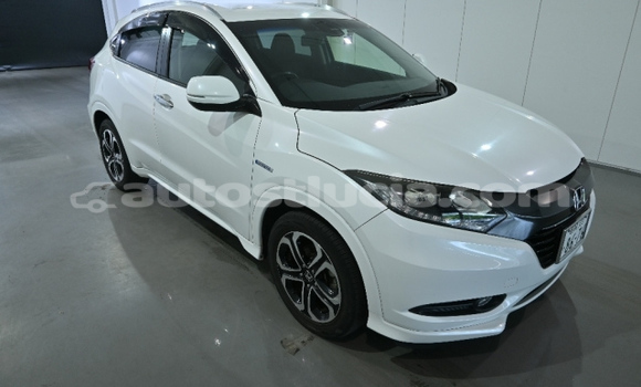 Buy Used Honda Vezel White Car in Soufriere in Soufriere
