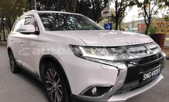 Buy Used Mitsubishi Outlander White Car in Castries in Castries