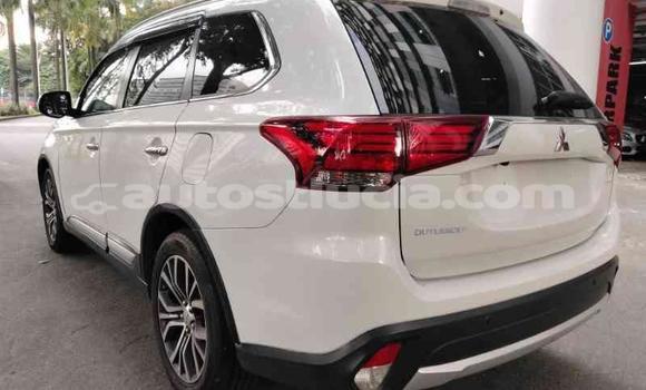 Acheter Occasion Voiture Mitsubishi Outlander Blanc à Castries, Castries Acheter Occasion Voiture Mitsubishi Outlander Blanc à Castries, Castries
