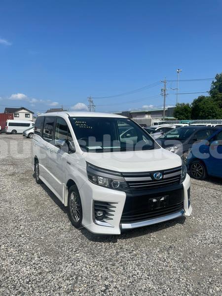 Big with watermark toyota voxy laborie laborie 4650