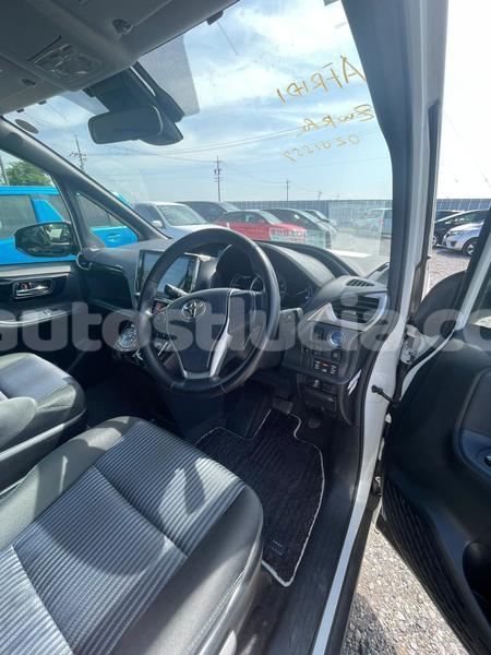 Big with watermark toyota voxy laborie laborie 4650