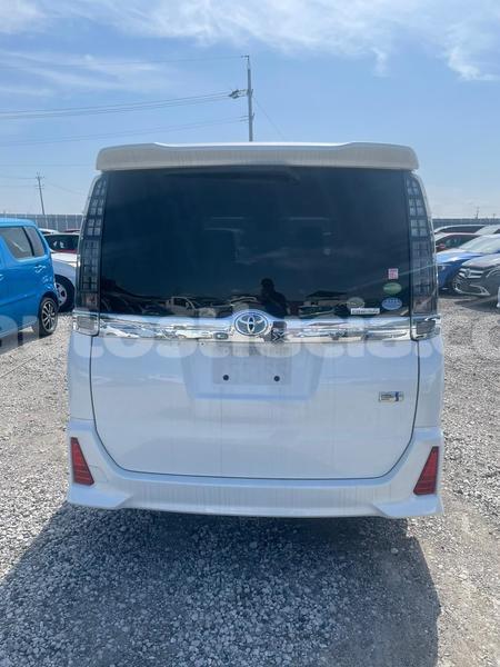 Big with watermark toyota voxy laborie laborie 4650