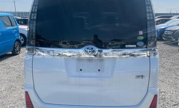 Buy Used Toyota Voxy White Car in Laborie in Laborie Buy Used Toyota Voxy White Car in Laborie in Laborie