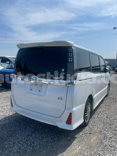 Big with watermark toyota voxy laborie laborie 4650