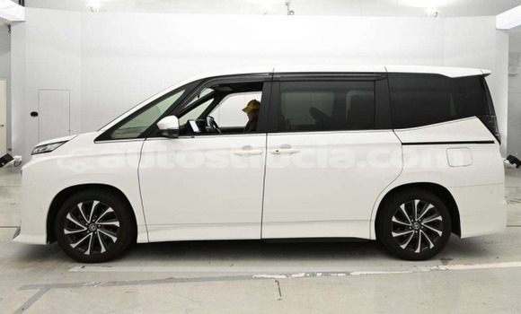 Buy Used Toyota Voxy White Car in Castries in Castries Buy Used Toyota Voxy White Car in Castries in Castries
