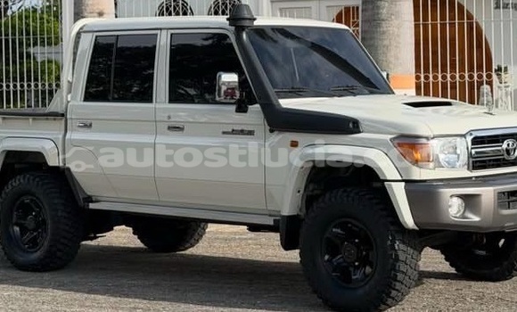 Buy Used Toyota Land Cruiser White Car in Canaries in Canaries