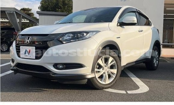 Buy Used Honda Vezel White Car in Castries in Castries