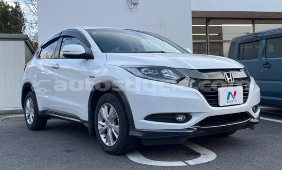 Buy Used Honda Vezel White Car in Castries in Castries Buy Used Honda Vezel White Car in Castries in Castries