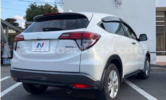 Buy Used Honda Vezel White Car in Castries in Castries Buy Used Honda Vezel White Car in Castries in Castries