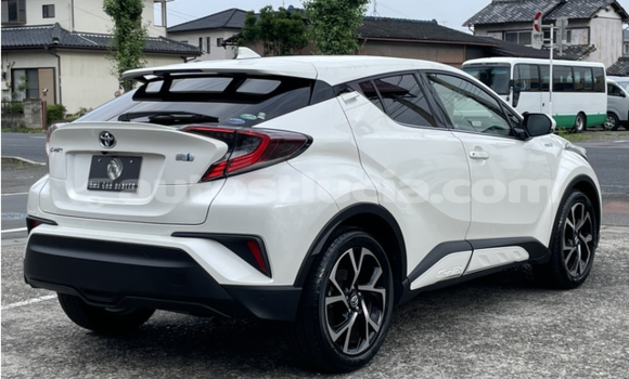 Acheter Occasion Voiture Toyota C-HR Blanc à Castries, Castries Acheter Occasion Voiture Toyota C-HR Blanc à Castries, Castries