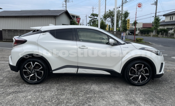 Acheter Occasion Voiture Toyota C-HR Blanc à Castries, Castries Acheter Occasion Voiture Toyota C-HR Blanc à Castries, Castries