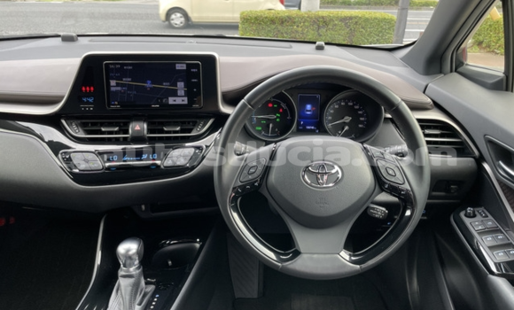 Acheter Occasion Voiture Toyota C-HR Blanc à Castries, Castries Acheter Occasion Voiture Toyota C-HR Blanc à Castries, Castries