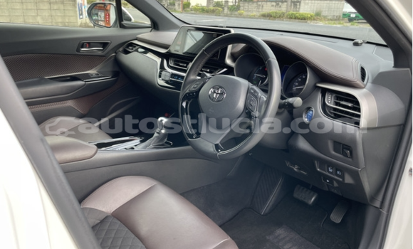 Acheter Occasion Voiture Toyota C-HR Blanc à Castries, Castries Acheter Occasion Voiture Toyota C-HR Blanc à Castries, Castries