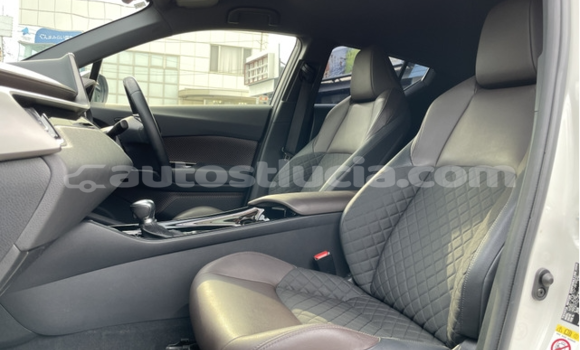 Acheter Occasion Voiture Toyota C-HR Blanc à Castries, Castries Acheter Occasion Voiture Toyota C-HR Blanc à Castries, Castries