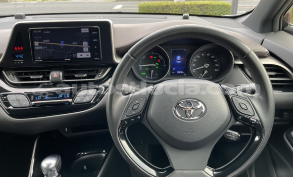 Acheter Occasion Voiture Toyota C-HR Blanc à Castries, Castries Acheter Occasion Voiture Toyota C-HR Blanc à Castries, Castries
