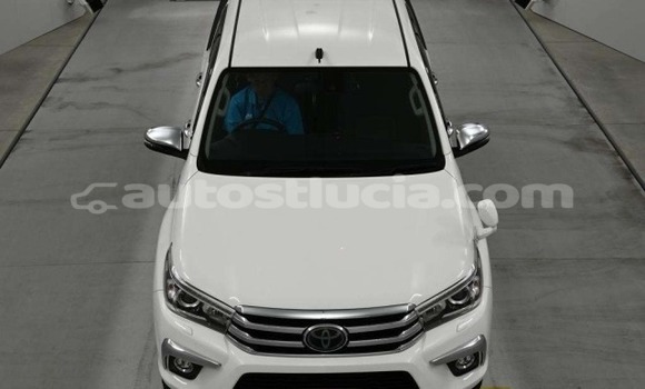 Buy Used Toyota Hiluxe Revo White Car in Castries in Castries Buy Used Toyota Hiluxe Revo White Car in Castries in Castries