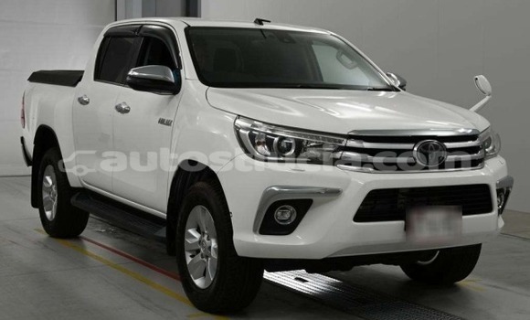 Buy Used Toyota Hiluxe Revo White Car in Castries in Castries Buy Used Toyota Hiluxe Revo White Car in Castries in Castries