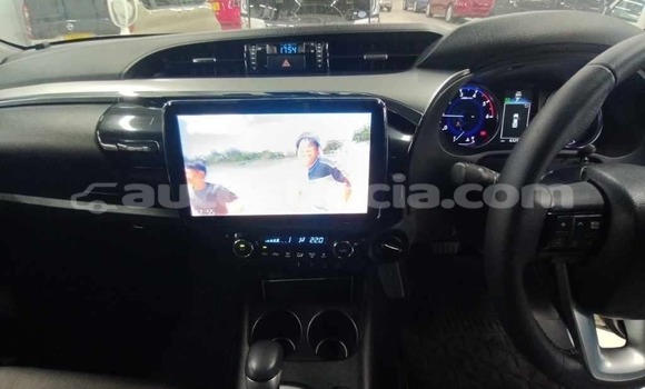 Buy Used Toyota Hiluxe Revo White Car in Castries in Castries Buy Used Toyota Hiluxe Revo White Car in Castries in Castries