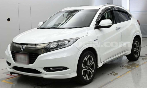 Buy Used Honda Vezel White Car in Castries in Castries
