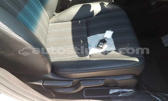 Buy Used Honda Vezel White Car in Castries in Castries Buy Used Honda Vezel White Car in Castries in Castries