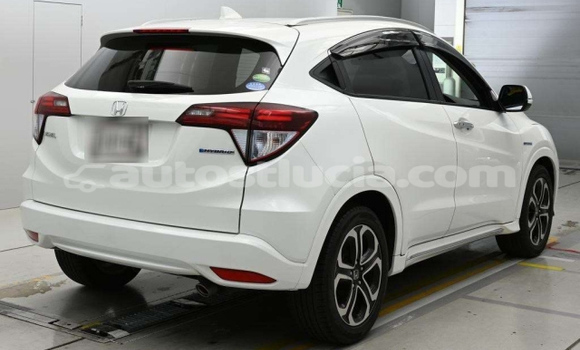 Buy Used Honda Vezel White Car in Castries in Castries Buy Used Honda Vezel White Car in Castries in Castries
