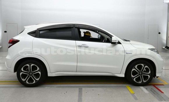 Buy Used Honda Vezel White Car in Castries in Castries Buy Used Honda Vezel White Car in Castries in Castries