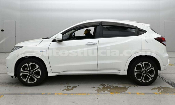 Buy Used Honda Vezel White Car in Castries in Castries Buy Used Honda Vezel White Car in Castries in Castries