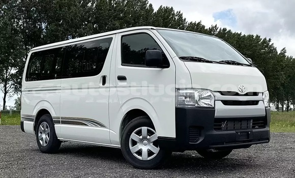 Buy Used Toyota Hiace White Car in Import - Dubai in Anse-la-Raye