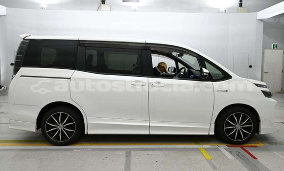 Buy Used Toyota Voxy White Car in Castries in Castries Buy Used Toyota Voxy White Car in Castries in Castries